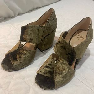 Cabi crushed go live green velvet block heel